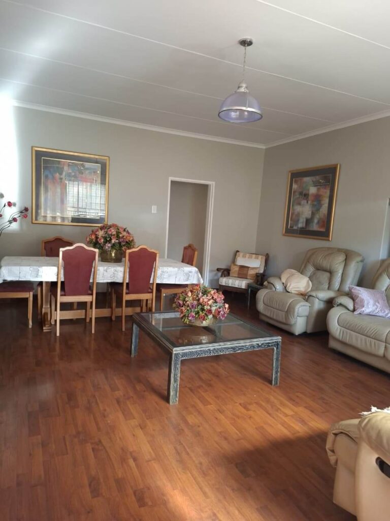 Goue Oues Old Age Home